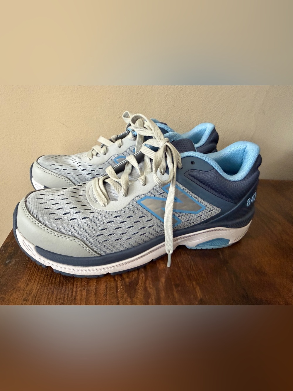 New Balance 847 Light Blue Women's Running Sneakers Size 9 - Picture 2 of 8